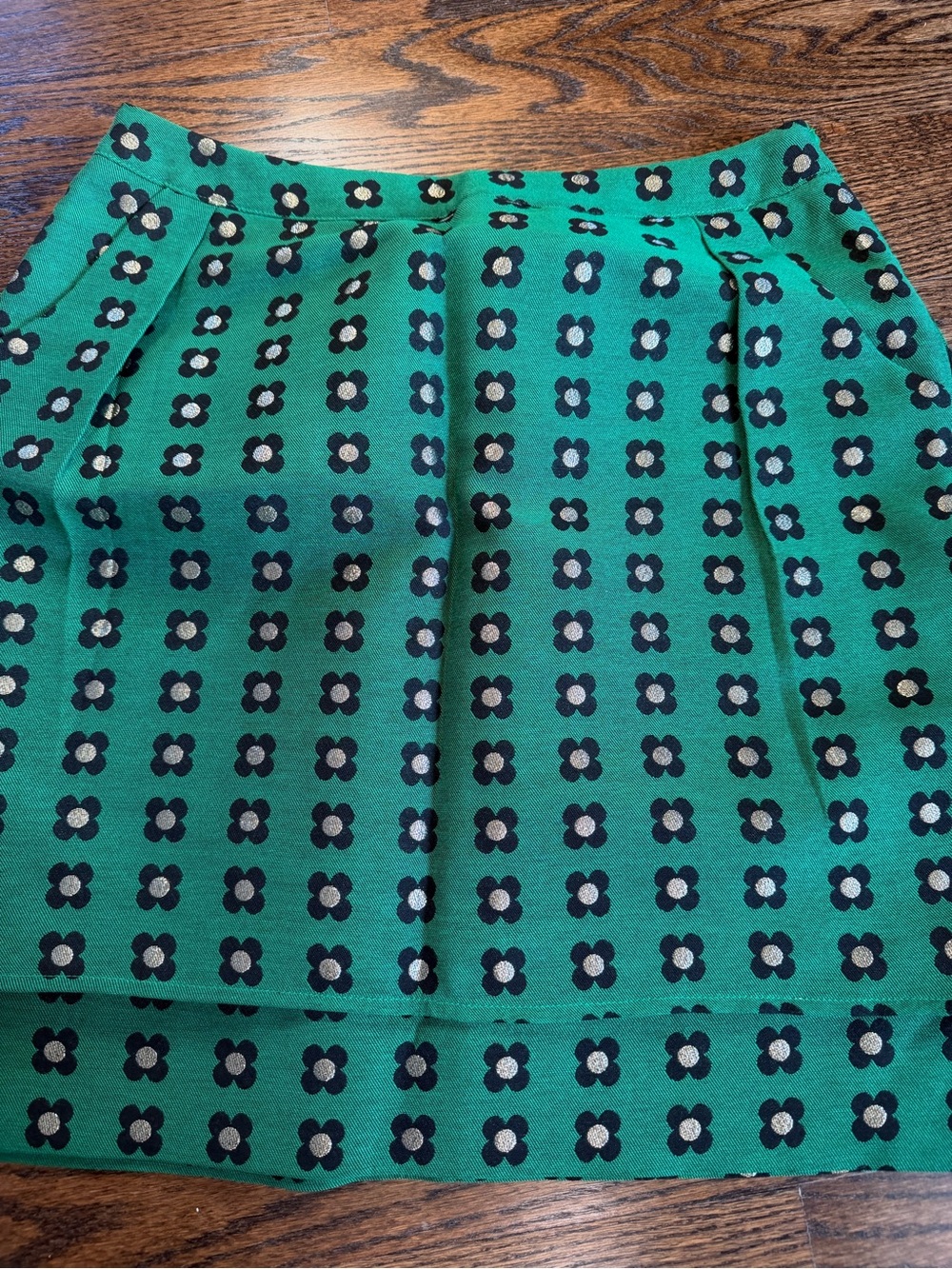 HD in Paris Anthropology  Green Mini Skirt with Navy and Cream Floral Motif Sz 8